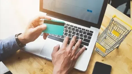 ช้อปปิ้งออนไลน์ชำระเงินด้วยบัตรเครดิต