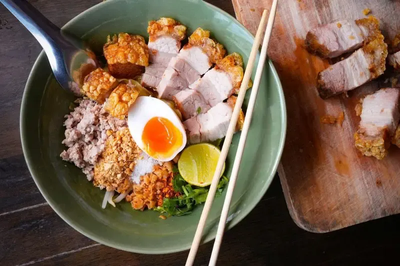 ร้านอาหารบรรทัดทอง เฮียจู๋ ก๋วยเตี๋ยวต้มยำหมูบะช่อ ร้านอาหารบรรทัดทอง เฮียจู๋ ก๋วยเตี๋ยวต้มยำหมูบะช่อ
